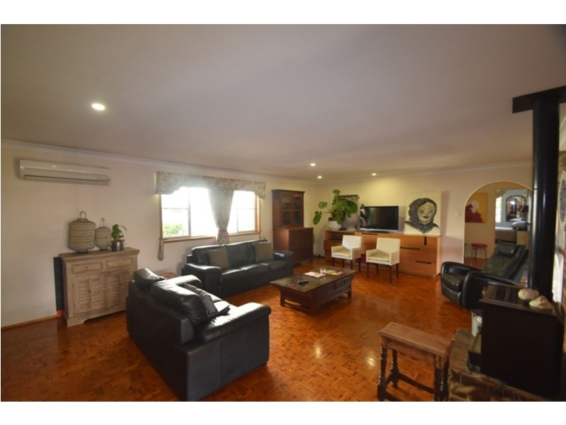 53B Jellicoe St, Mount Lofty QLD 4350
