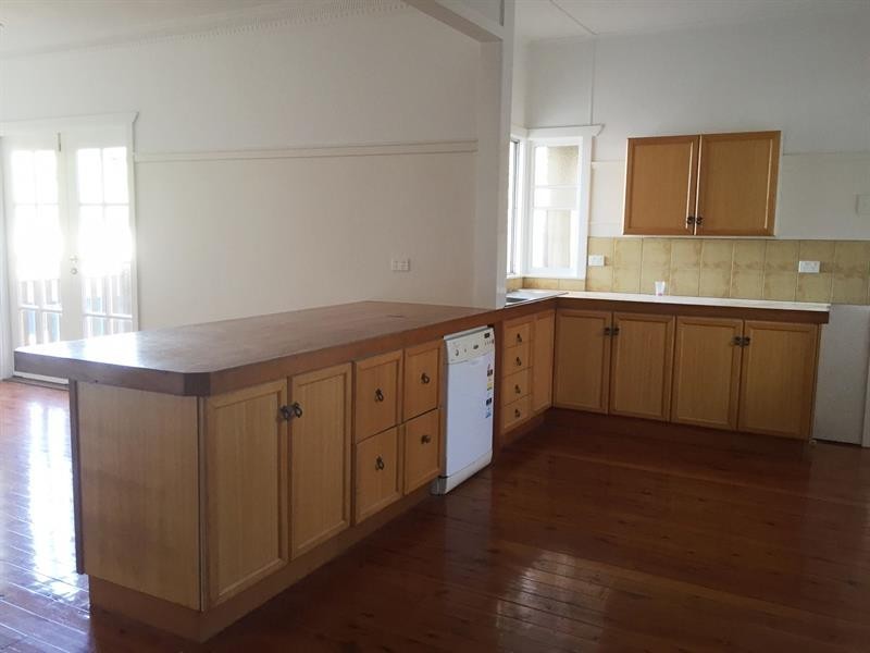 14 Second Ave, Harristown QLD 4350