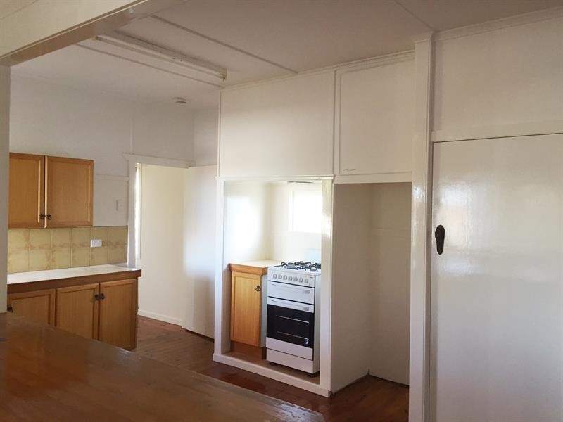 14 Second Ave, Harristown QLD 4350