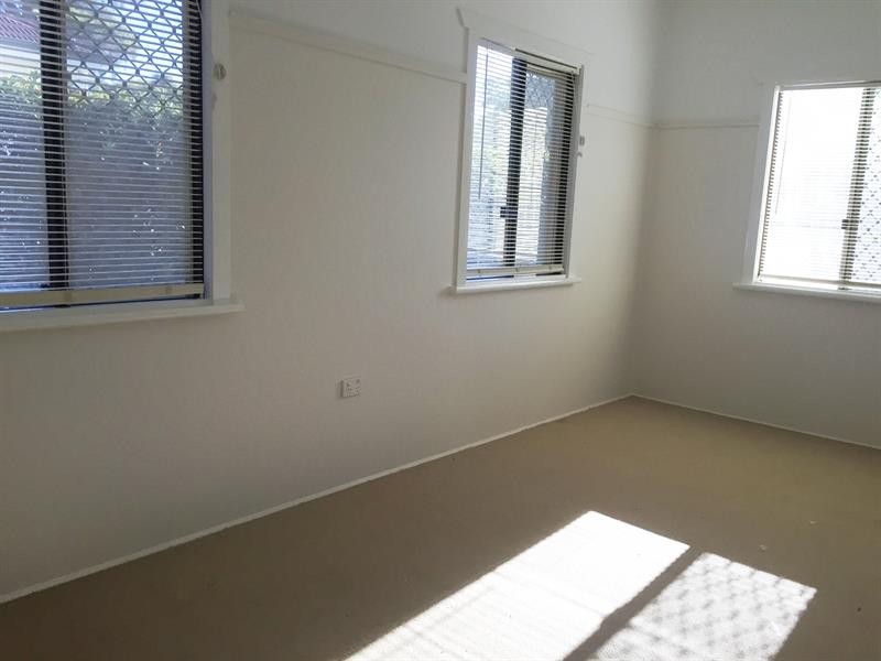 14 Second Ave, Harristown QLD 4350