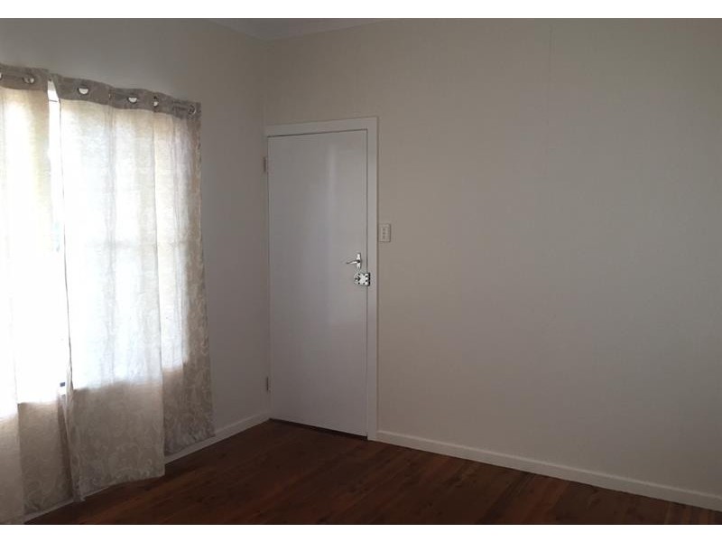 14 Second Ave, Harristown QLD 4350