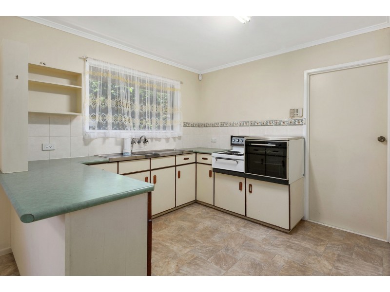 27 Mott Crescent, Rockville QLD 4350
