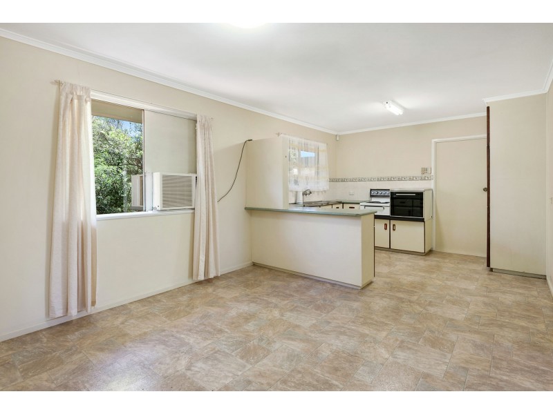 27 Mott Crescent, Rockville QLD 4350