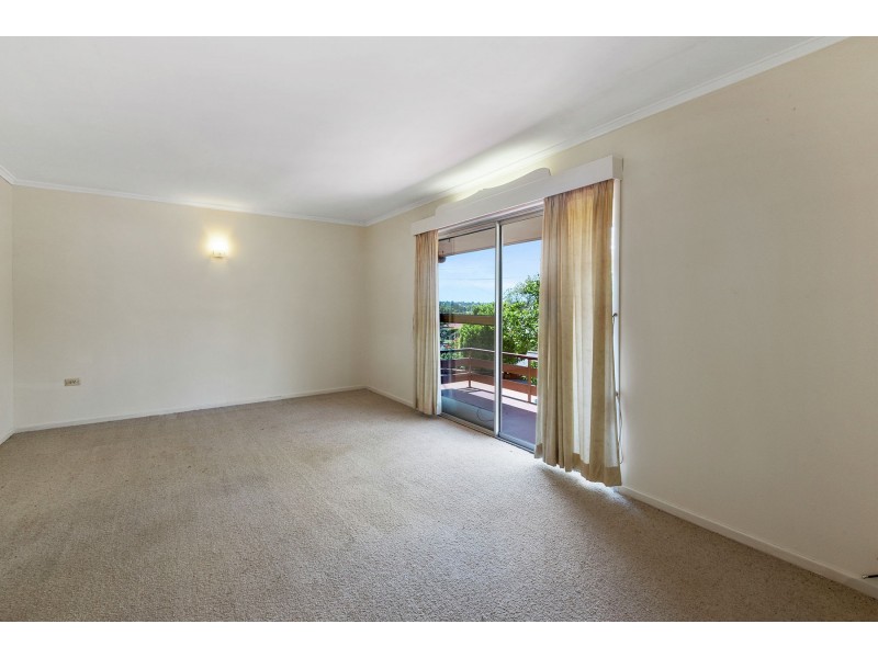 27 Mott Crescent, Rockville QLD 4350