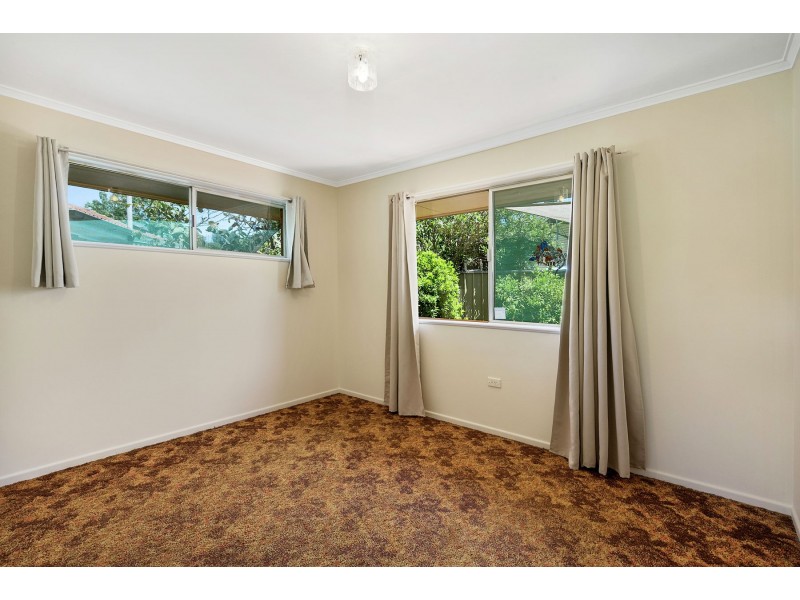 27 Mott Crescent, Rockville QLD 4350