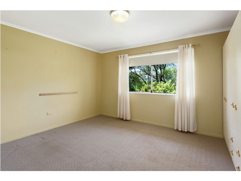 27 Mott Crescent, Rockville QLD 4350