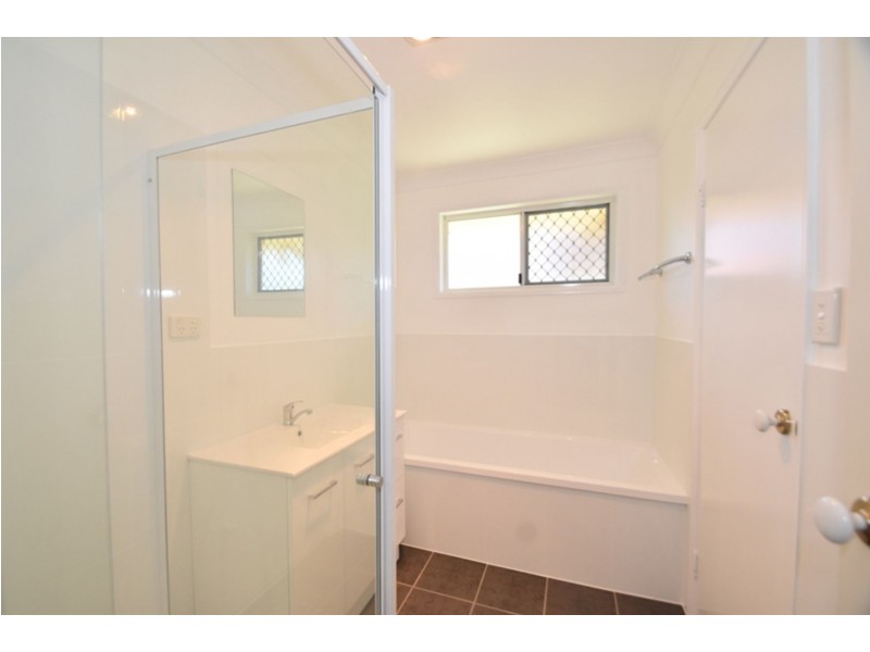 2/5 Beer Court, Kearneys Spring QLD 4350