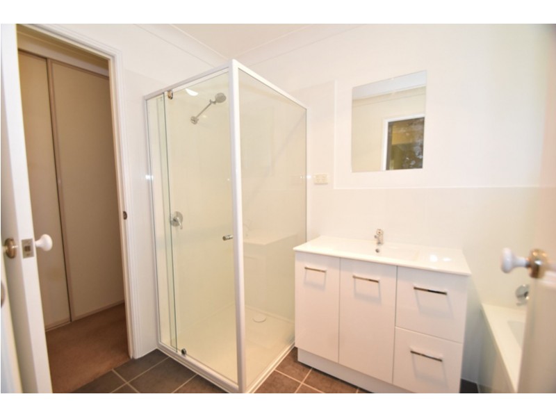 2/5 Beer Court, Kearneys Spring QLD 4350