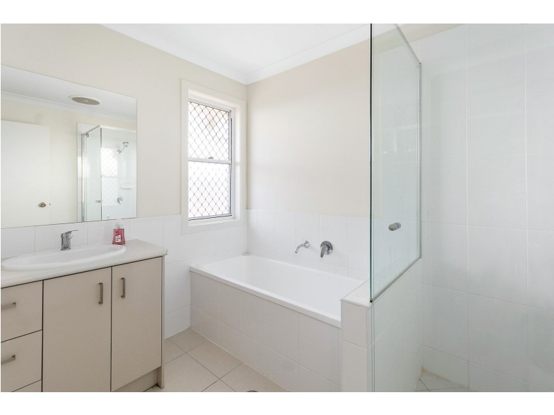 12 Farrer Street, Cranley QLD 4350