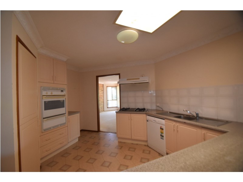 2 Danica Court, Kearneys Spring QLD 4350