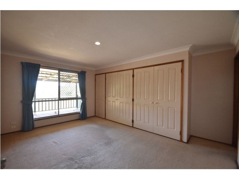 2 Danica Court, Kearneys Spring QLD 4350