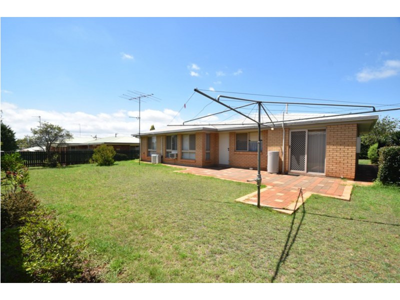 31 Riethmuller Street, Kearneys Spring QLD 4350