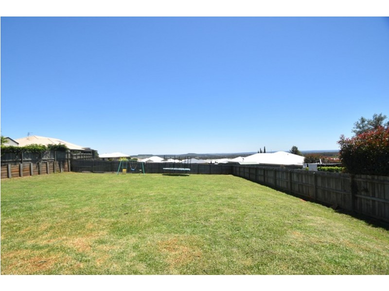 1 Honeyeater Drive, Highfields QLD 4352