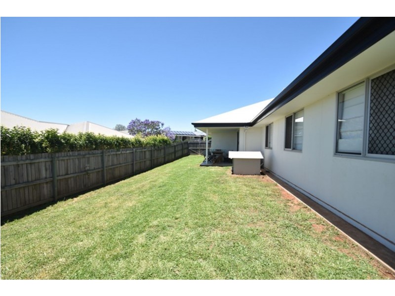 1 Honeyeater Drive, Highfields QLD 4352