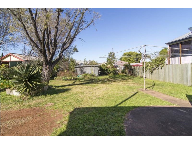 78 Geoffrey Street, Mount Lofty QLD 4350