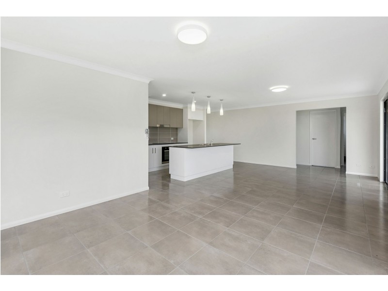 6 Magpie Drive, Cambooya QLD 4358