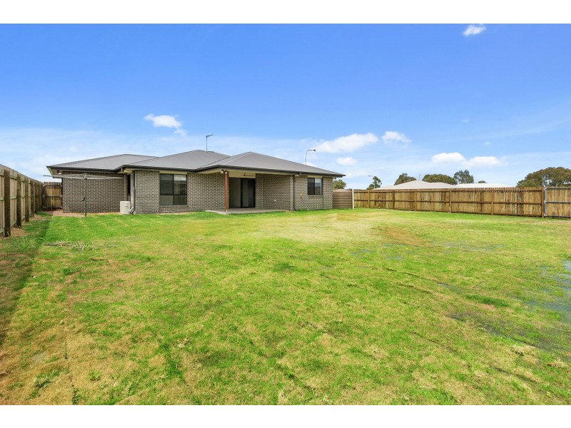 6 Magpie Drive, Cambooya QLD 4358