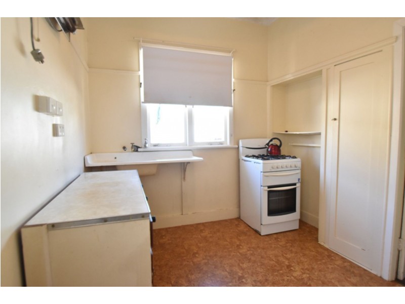 2/107a West Street, Newtown QLD 4350