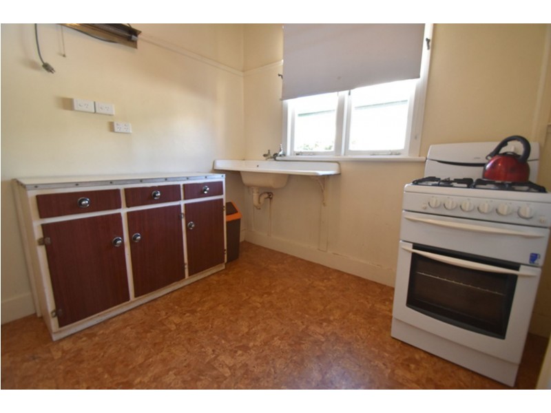 2/107a West Street, Newtown QLD 4350