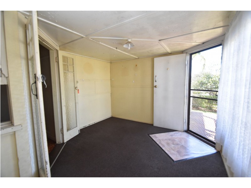 2/107a West Street, Newtown QLD 4350