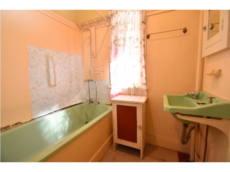 2/107a West Street, Newtown QLD 4350