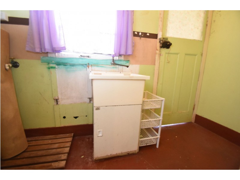 2/107a West Street, Newtown QLD 4350