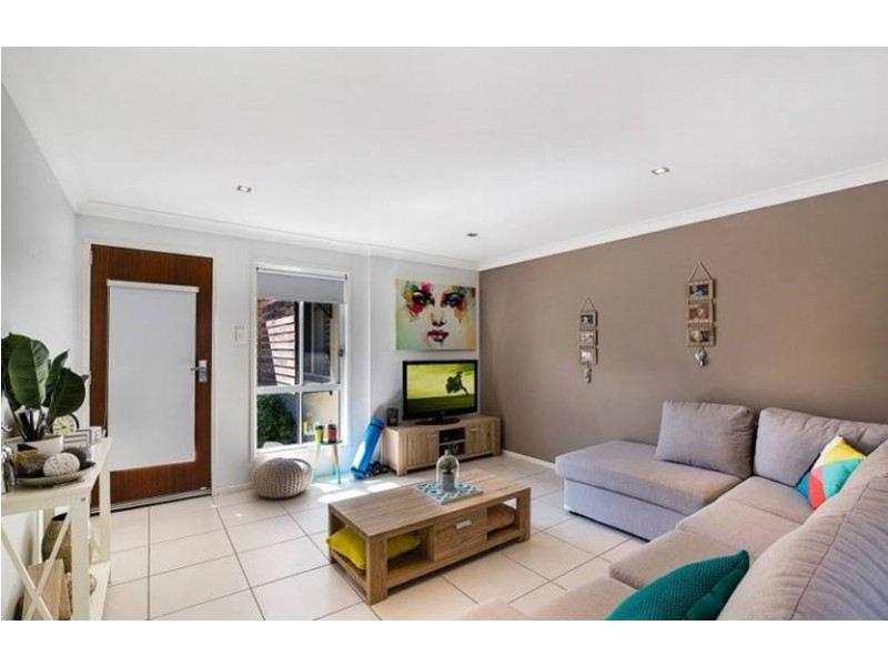 3/7 Whichello Street, Newtown QLD 4350