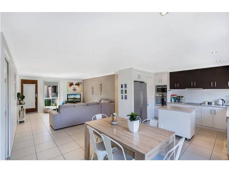 3/7 Whichello Street, Newtown QLD 4350