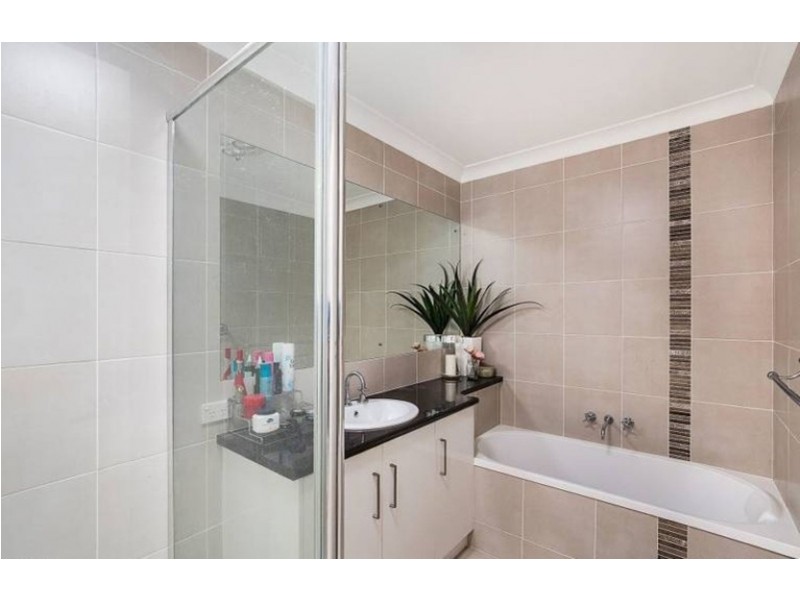 3/7 Whichello Street, Newtown QLD 4350