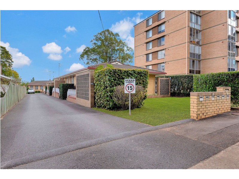 2/37A Tourist Road, East Toowoomba QLD 4350