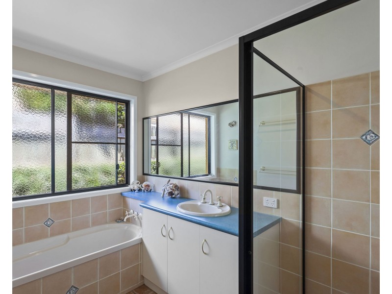 1 Goodman Court, Middle Ridge QLD 4350
