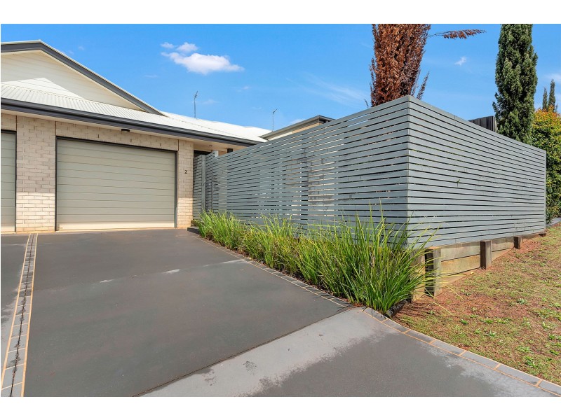 2/14 Sunning Street, Kearneys Spring QLD 4350