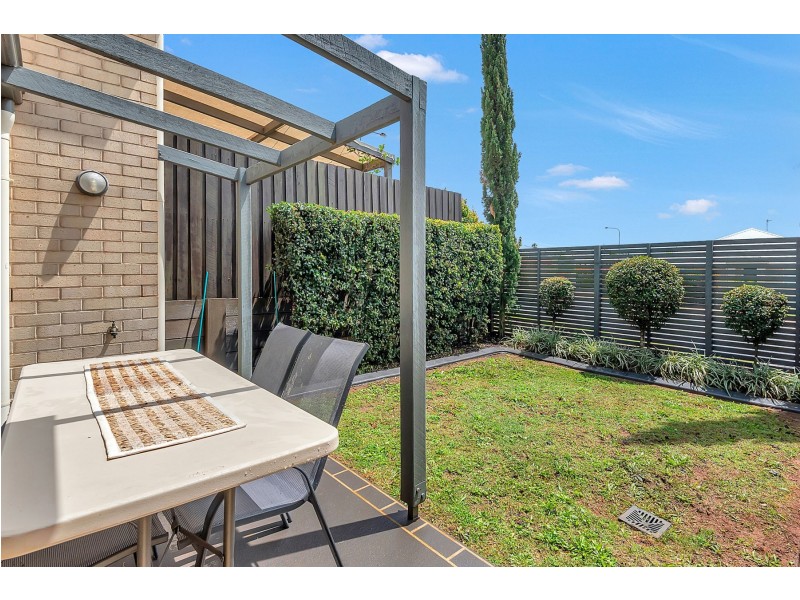 2/14 Sunning Street, Kearneys Spring QLD 4350