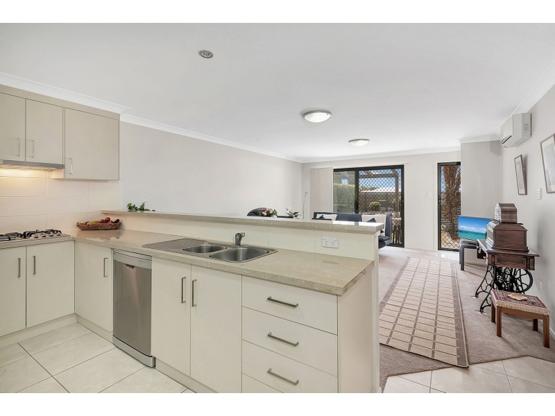 2/14 Sunning Street, Kearneys Spring QLD 4350