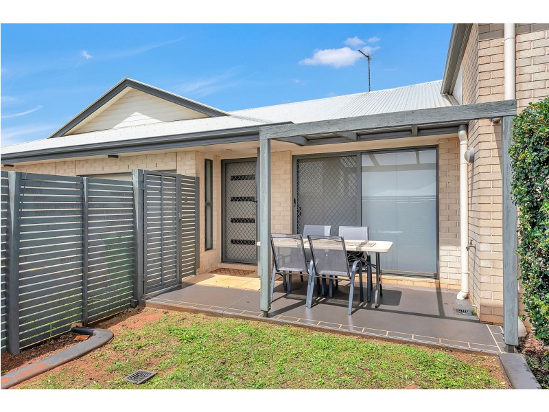2/14 Sunning Street, Kearneys Spring QLD 4350
