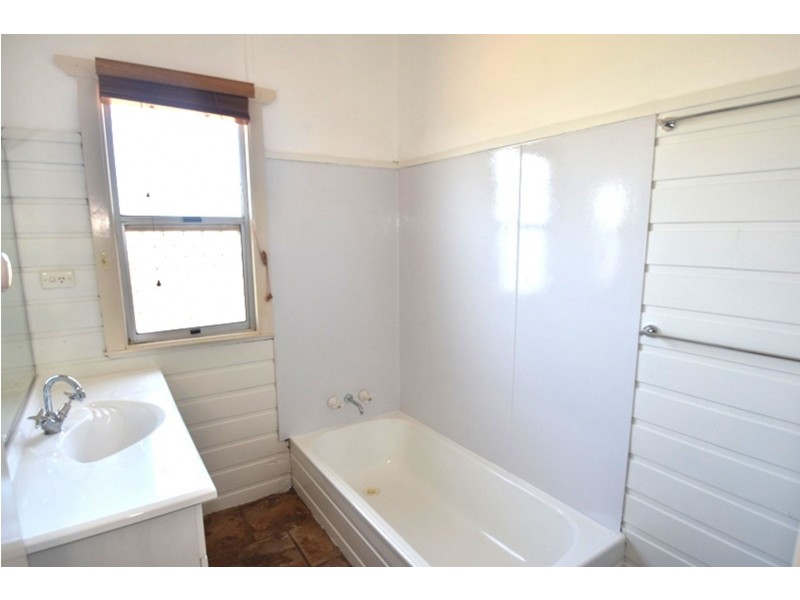 9 Ford Street, Rockville QLD 4350