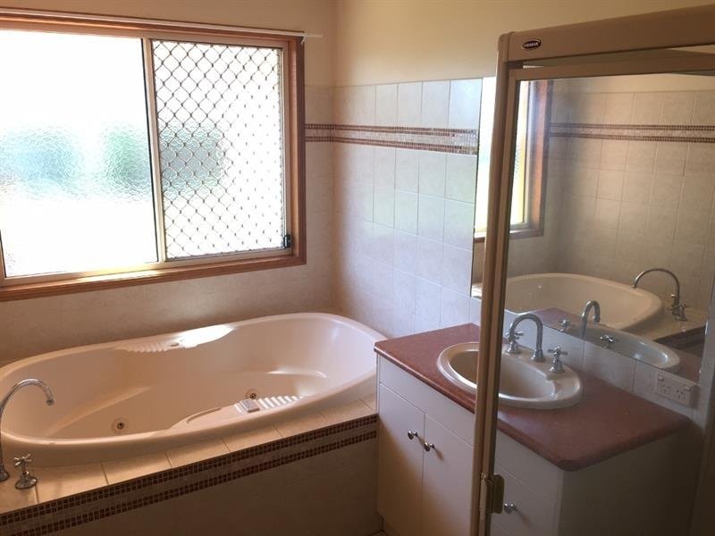 5 Vanham Close, Middle Ridge QLD 4350