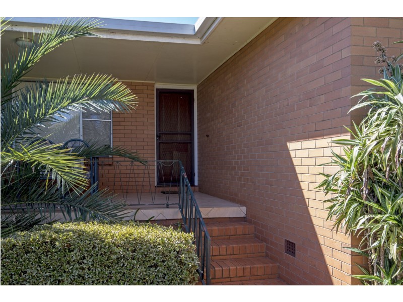 49 Debra Street, Centenary Heights QLD 4350