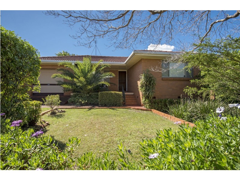 49 Debra Street, Centenary Heights QLD 4350