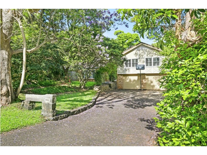 42 Mackenzie Street, Mount Lofty QLD 4350