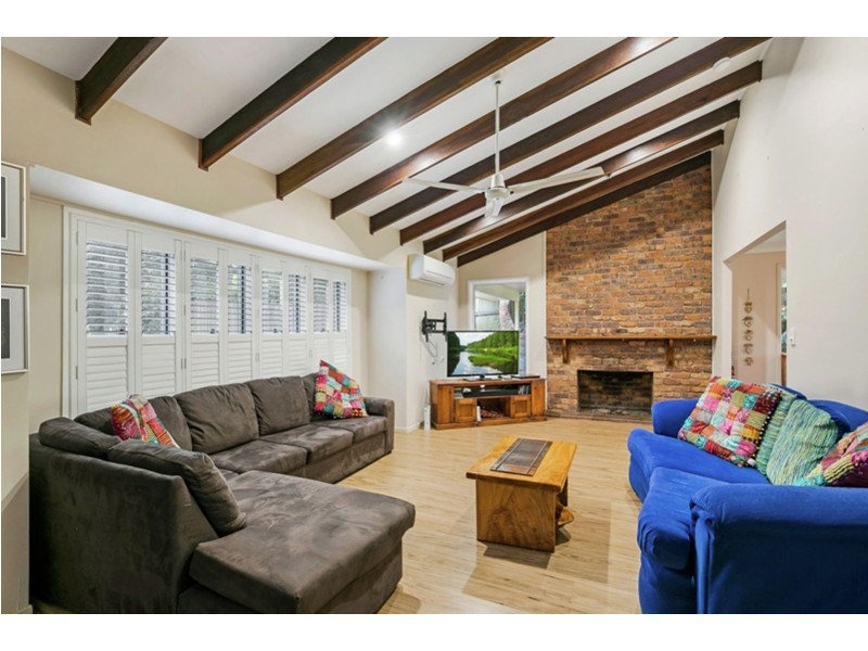 42 Mackenzie Street, Mount Lofty QLD 4350