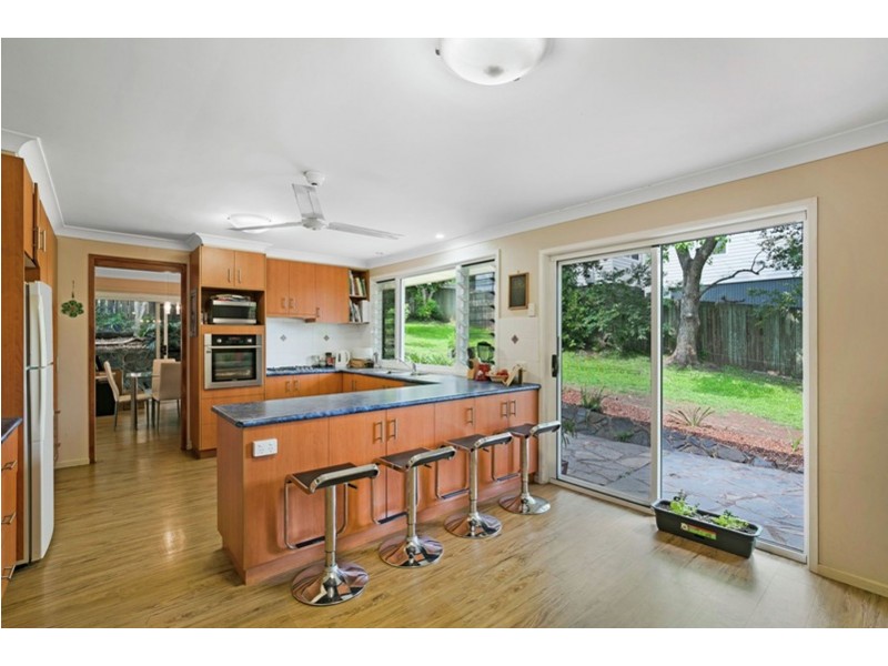 42 Mackenzie Street, Mount Lofty QLD 4350