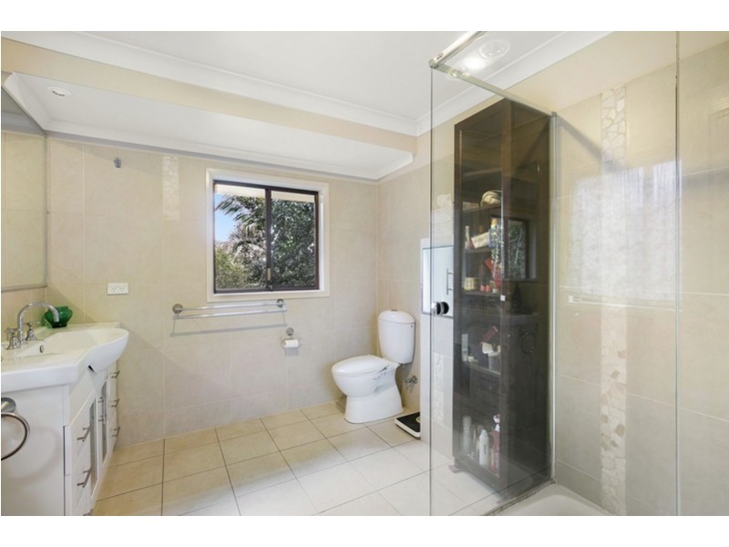 42 Mackenzie Street, Mount Lofty QLD 4350