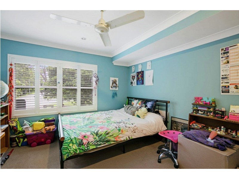 42 Mackenzie Street, Mount Lofty QLD 4350