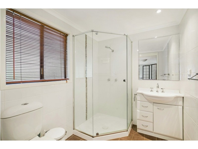 42 Mackenzie Street, Mount Lofty QLD 4350