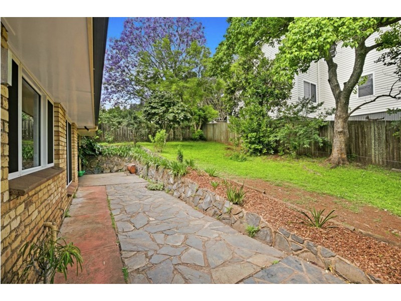 42 Mackenzie Street, Mount Lofty QLD 4350