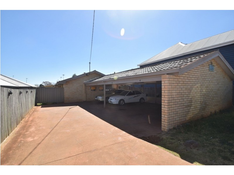 2/235A South Street, South Toowoomba QLD 4350