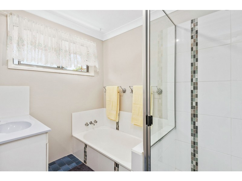 6 Glen Court, Glenvale QLD 4350