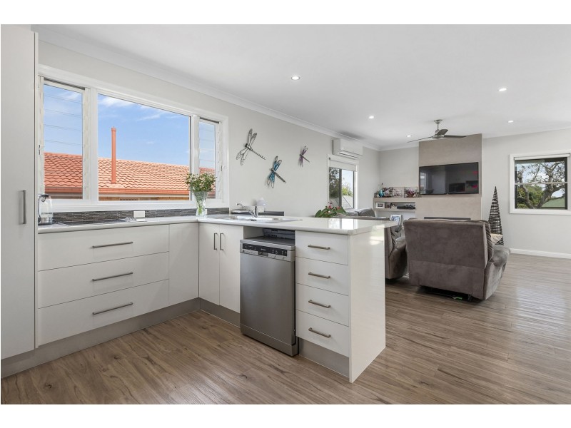 44 Llewellyn Street, Centenary Heights QLD 4350