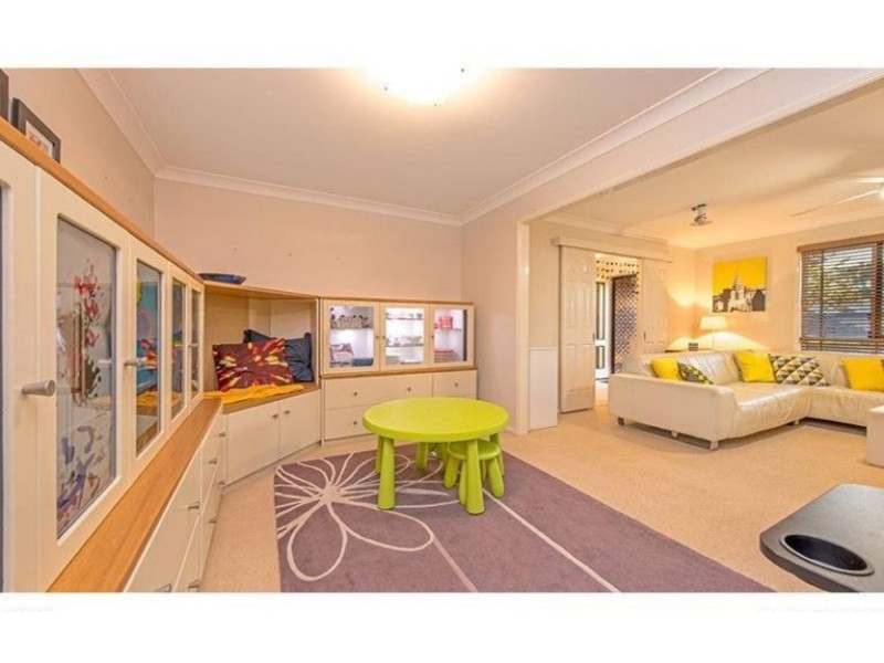 12 Chelwyn Street, Middle Ridge QLD 4350
